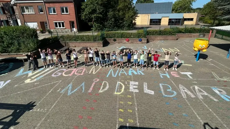 Leerlingen van zesde leerjaar van School 3212 sluiten schooljaar af in ... eerste kleuterklas: "Alle herinneringen kwamen terug"