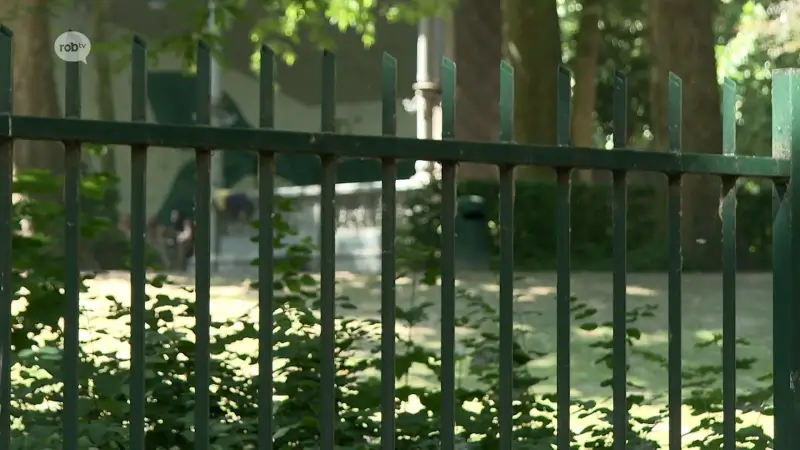 Buurtbewoners voelen zich niet veilig en vragen stad om dak- en thuislozen in Sint-Donatuspark beter te ondersteunen: "Wij zien ook dat de groep uitdunt door het feit dat die mensen niet lang blijven leven"