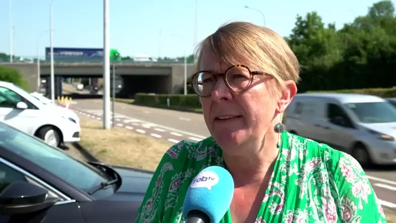 Wegdek E314 ter hoogte van Aarschot omhoog door hitte: stevige hinder, verkeer rijdt stapvoets