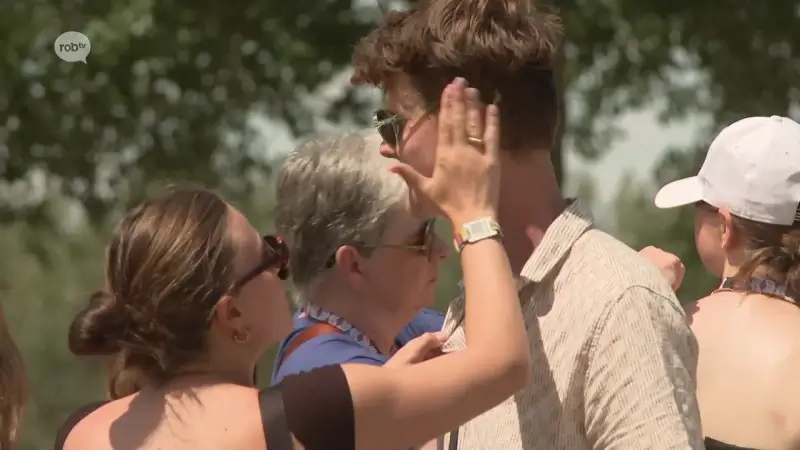 Heel wat verbrande gezichten op Rock Werchter: festivalgangers zoeken verfrissing, schaduw en zonnecrème
