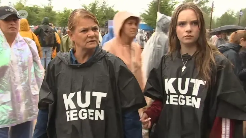 Regenponcho's zijn dresscode op laatste dag van Rock Werchter: "Koud, kil en nat"