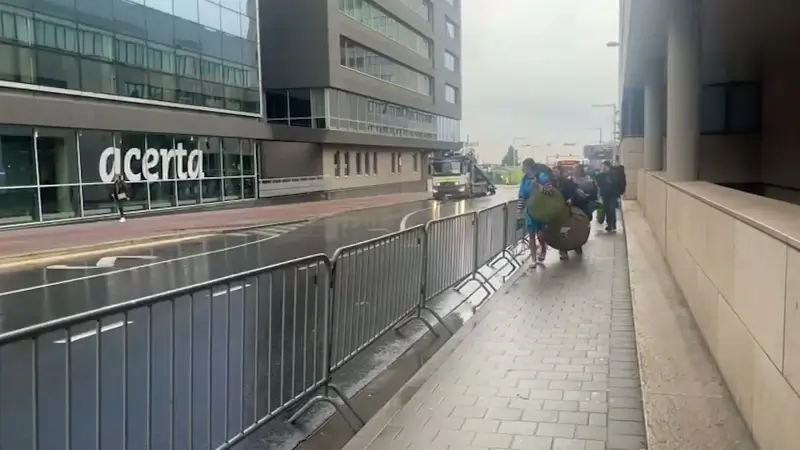 Afgematte festivalgangers komen na Rock Werchter aan in station van Leuven: "Wij hebben vannacht nog niet geslapen"