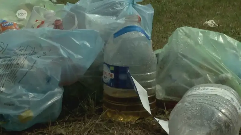 De campingterreinen van Rock Werchter moeten donderdagmiddag proper zijn: "er is meer vuil dan vorig jaar, maar het terrein lijkt properder"