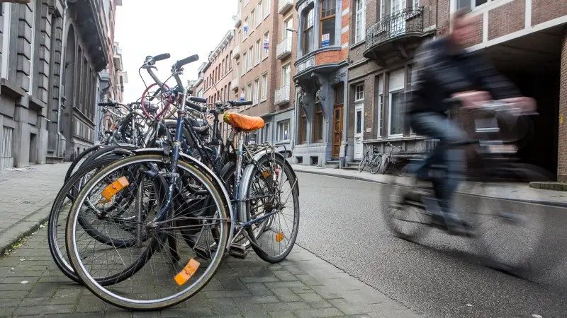 Fietsen uit garageboxen in Mechelsestraat en Geldenaaksebaan in Leuven gestolen, man van 19 aangehouden op verdenking van 11 fietsendiefstallen