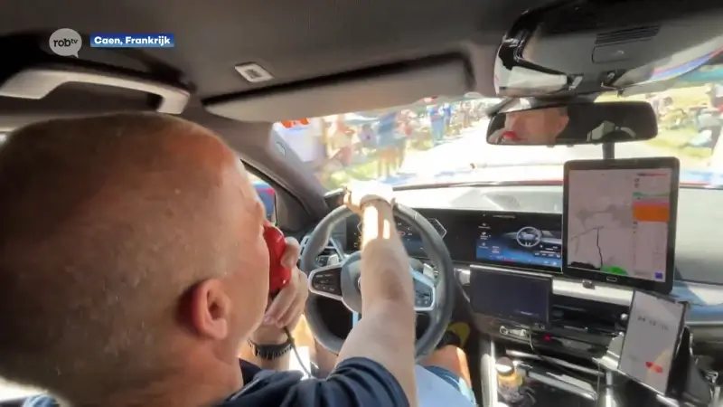 Kruip mee in de volgwagen achter Thibau Nys tijdens de tijdrit in de Tour de France: "Benen gewoon wat onder spanning zetten vandaag"