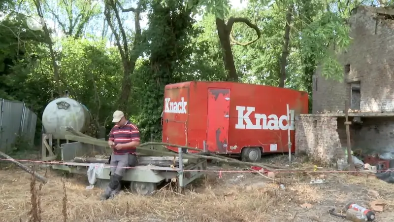 Oude foodtruck en stal beschadigd in Herent: "Jongeren breken hier meermaals binnen, dak staat op instorten"