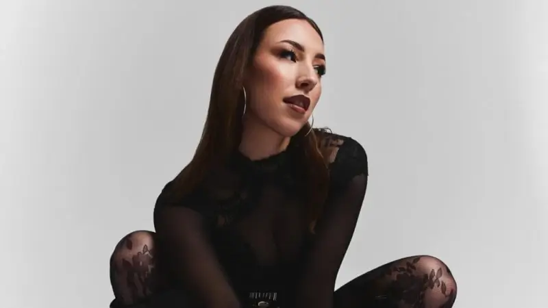 Nina Black vervangt Frok&Roll en SDonnie op Suikerrock en sluit The Cube af op zondag 3 augustus