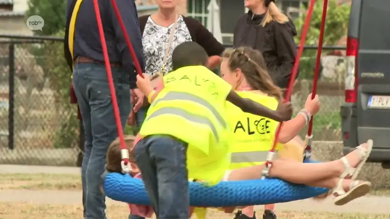 Voormalig voetbalveld in Scherpenheuvel omgetoverd tot speelplein: "Ik ben blij dat er in Schoonderbuken nu eindelijk een speeltuin is"