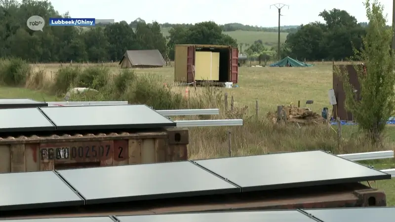 Lindense scouts zorgen zelf voor elektriciteit op kamp met 28 zonnepanelen: "We hopen vooral om andere scouts te inspireren met dit idee"