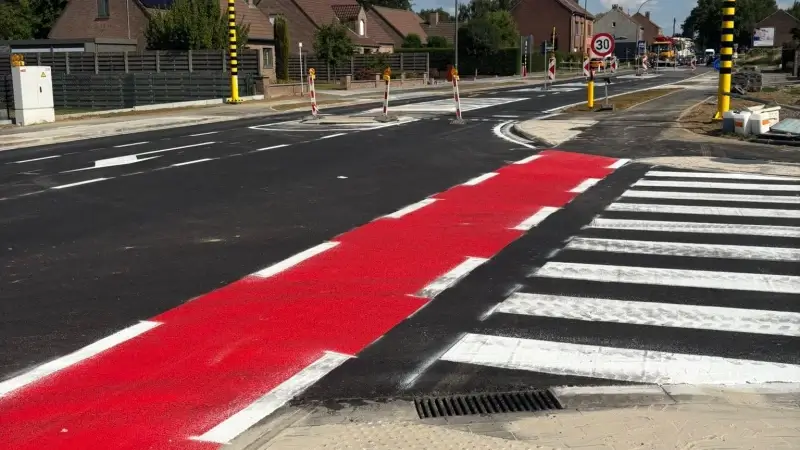 Vernieuwd kruispunt in Tienen zorgt voor veiligere oversteekplaatsen aan basisschool De Uilenboom