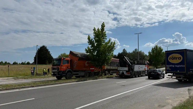 Omgekantelde container op grens van Kampenhout-Sas en Boortmeerbeek zorgt voor veel verkeershinder in omgeving