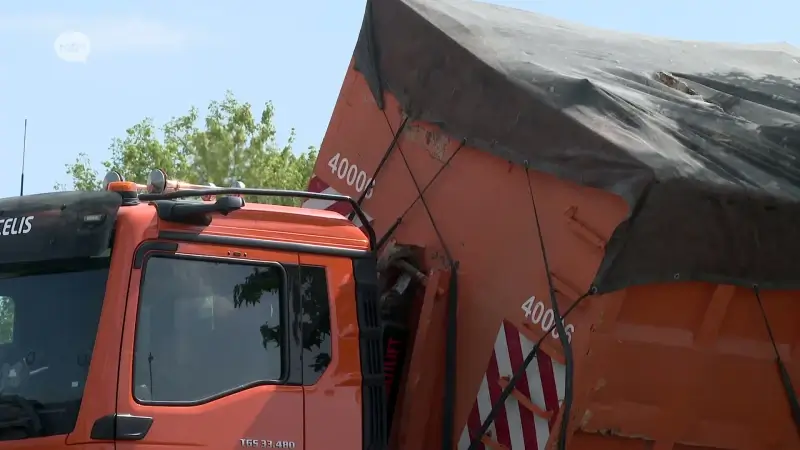 Omgekantelde container op grens van Kampenhout-Sas en Boortmeerbeek zorgt voor veel verkeershinder in omgeving