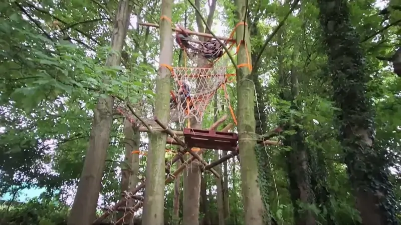 Scouts Houwaart bouwt vuur op recordhoogte van 10 meter