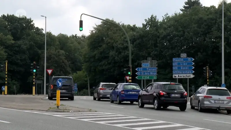 Agentschap Wegen en Verkeer past verkeerslichten op druk kruispunt in Aarschot aan: "We willen dat iedereen eigen groentijd heeft"