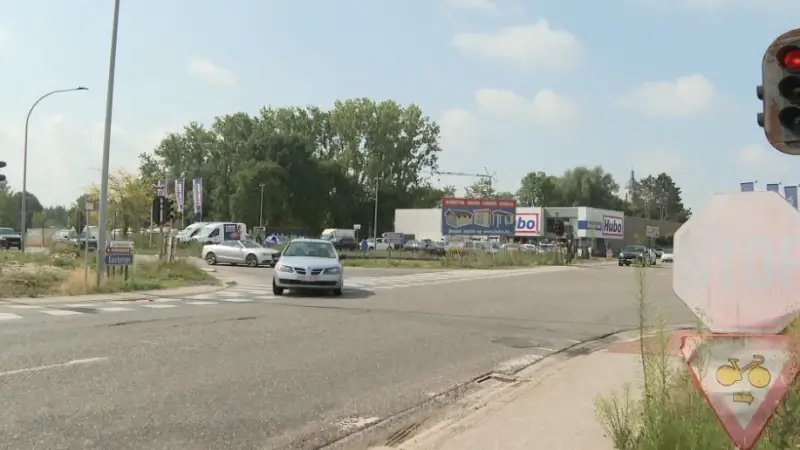 Kruispunt van Keerbergsesteenweg met Zoellaan in Haacht vanaf 11 augustus vier maanden afgesloten voor aanleg rotonde: "Je kan geen wegenwerken uitvoeren zonder hinder"