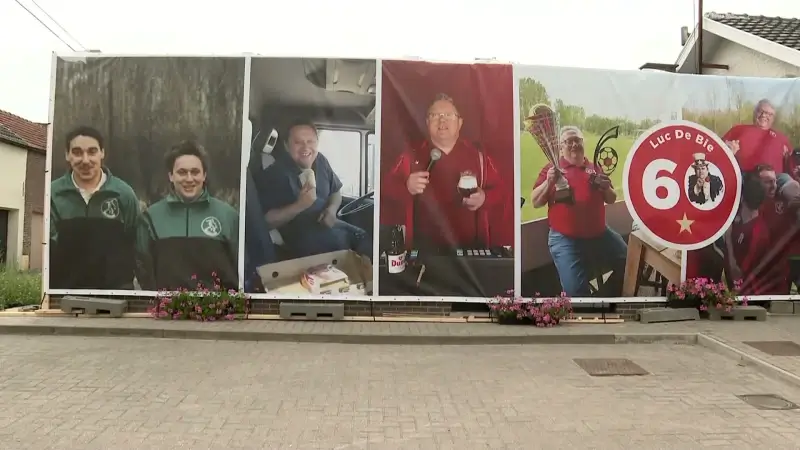 VK Wakkerzeel verrast voorzitter met gigantische foto-collage voor 60e verjaardag