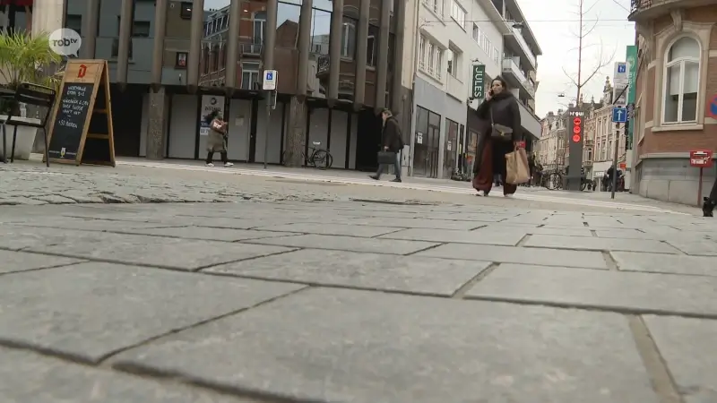 Twee mannen gearresteerd na spectaculaire achtervolging met drone in centrum van Leuven: "Gouden ketting van hals van meisje getrokken"