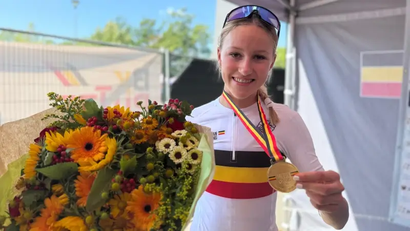 Lotta Huybrechts uit Okselaar wint Belgisch kampioenschap wielrennen bij eerstejaars nieuwelingen