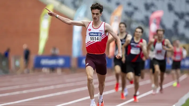 Leuvenaar Pieter Sisk breekt Belgisch record op de kilometer van Ivo Van Damme op kilometer