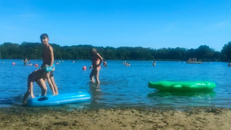 Zwemzone de Plas verwelkomt 35.000ste bezoeker tijdens recordseizoen: "Mensen kiezen steeds vaker voor stranddag dicht bij huis"