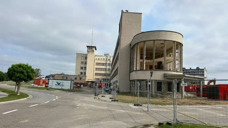 Afbraakwerken van ziekenhuisvleugel op Sint-Jan site in Tienen gestart