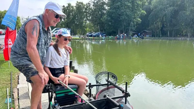 Kinderen nemen deel aan viswedstrijd in Glabbeek: "Vissen is leuker dan gamen. Dan heb je veel rust"