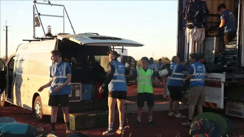 Innoptus Solar Team opgeschoven naar tweede plaats in WK voor zonnewagens: "Morgen wordt een uitdagende dag"