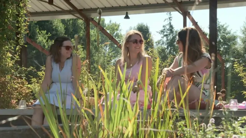Vrouwennetwerk Ferm pleit voor kortere zomervakantie tijdens Mamakamp in Tienen: "Jonge moeders in de bloemetjes zetten"