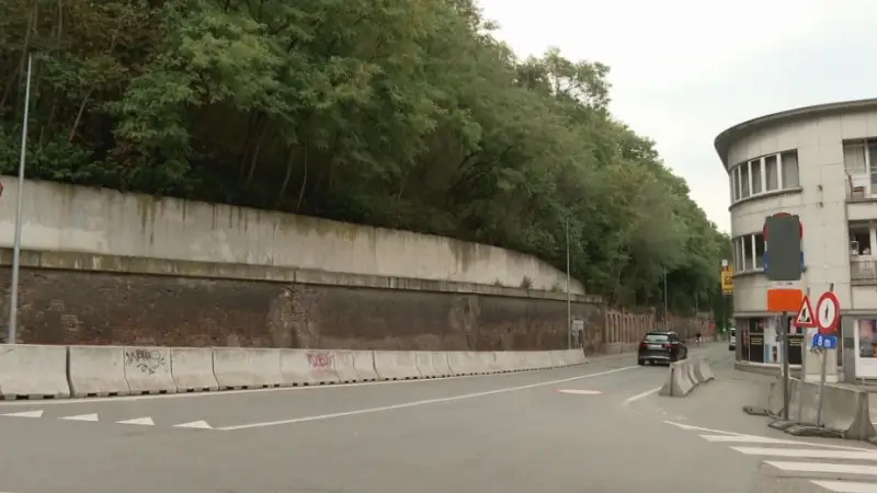 Verhuis van knip in Leuvense Burchtstraat gaat door, buurtcomité pleit voor veiligheid fietsers op gemeenteraad
