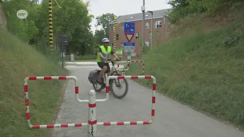 Stad Diest plaatst camera aan Saspoortbrug na herhaaldelijk vandalisme aan fietsbeugels: "Zelfs in Demer gegooid, dit kunnen we niet tolereren"