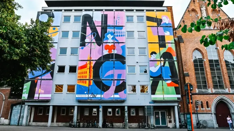 Middelbare school Sancta Maria in Leuven heeft nieuwe gevelbedekking in teken van LOV2030