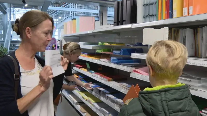 Erg druk in De Kinderplaneet in Baal door laatste schoolaankopen: "We zijn hier overlaatst een boekentas komen kopen maar we hebben nog het laatste nodig."