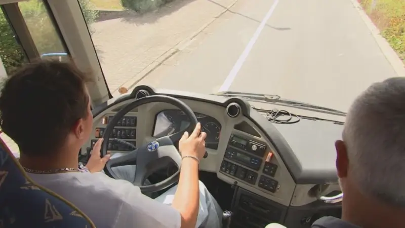 Nieuwe studierichting bus- en autocarchauffeur aan De Prins in Diest moet helpen tekort aan buschauffeurs op te vangen