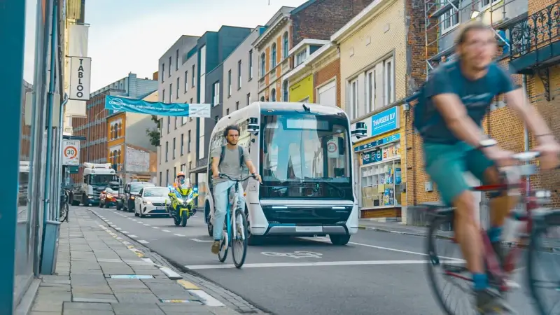 Eerste zelfrijdende shuttles rijden rond in Leuven, vanaf midden november mogen passagiers mee: "Dit is een leermoment voor De Lijn"