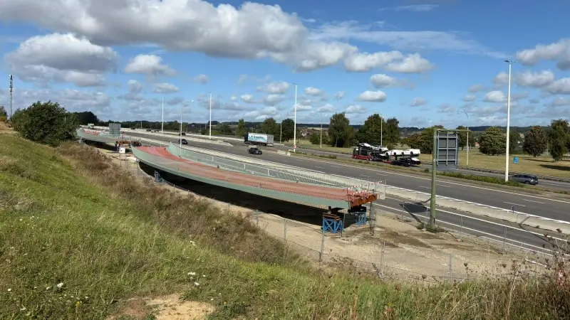 Werken fietsbrug over E40 in Heverlee starten: "Laatste weekend van september gaat snelweg in beide richtingen dicht"
