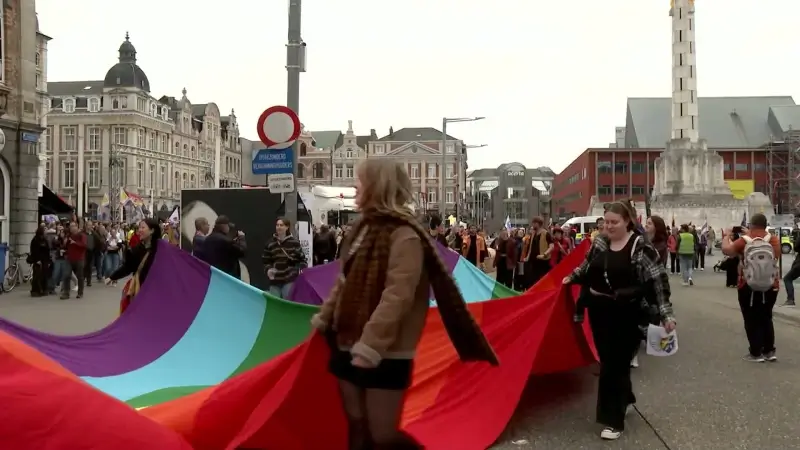 2.000 mensen stappen mee met de Leuven Pride: "De acceptatie is de laatste jaren sterk achteruit gegaan"