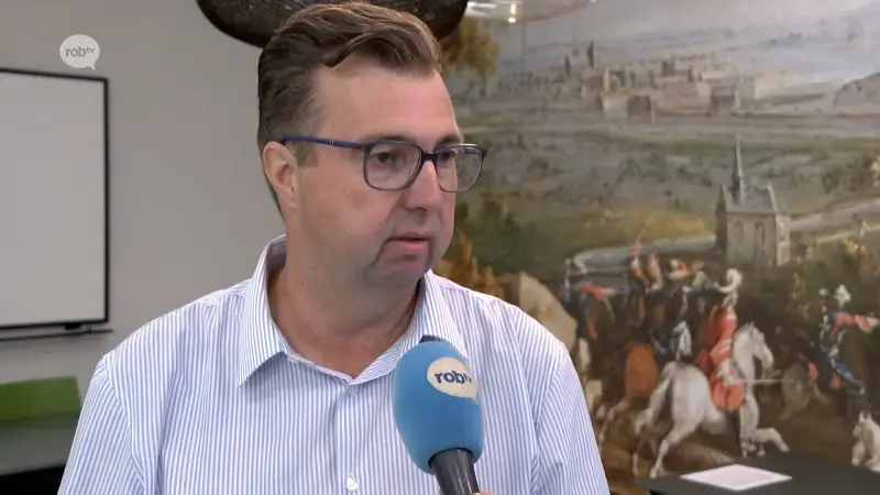 Hoofdafbeelding voor artikel Zoutleeuw voert avondklok…