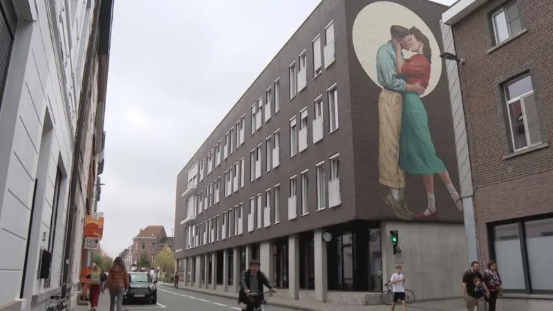 Nieuwe mural op zijgevel van woonzorgcentrum Edouard Remy in Leuven