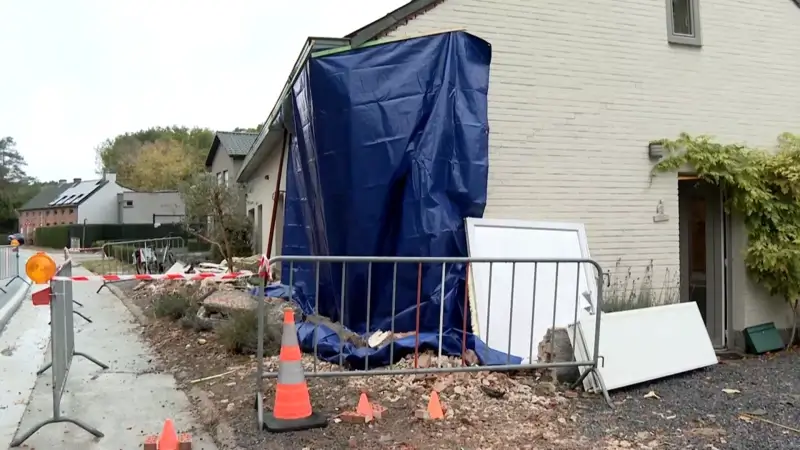 Hoofdafbeelding voor artikel Auto knalt tegen woning in…