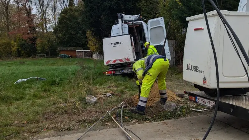 Hoofdafbeelding voor artikel Autobestuurder rijdt tegen…