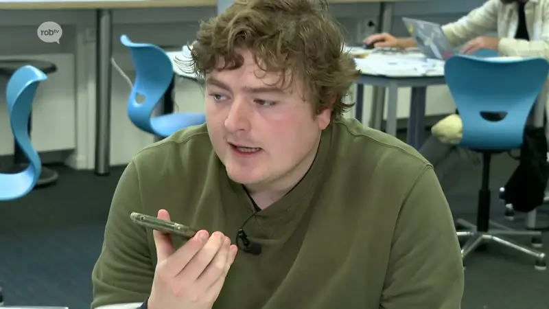 Hoofdafbeelding voor artikel Klinkt AI voortaan Vlaamser?…