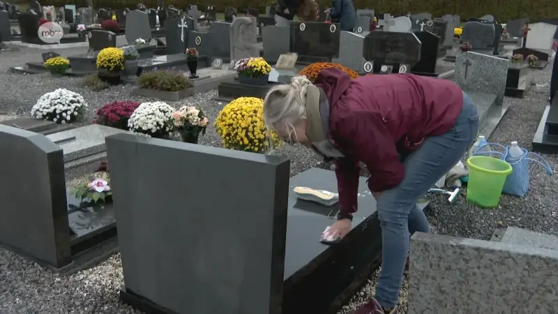 Hoofdafbeelding voor artikel Begraafplaatsen liggen er…