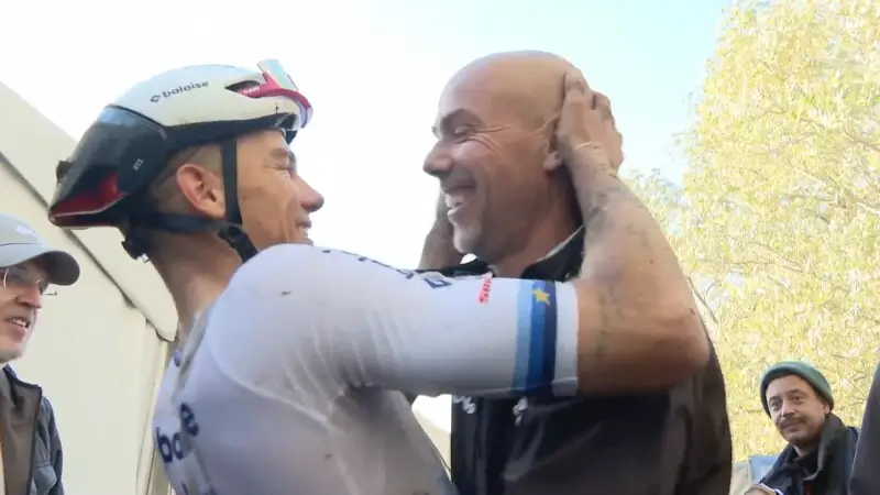 Thibau Nys pakt meteen uit in eerste veldrit van seizoen: "Als ik drie crossen wilde winnen dit jaar, dan was dit er één van"