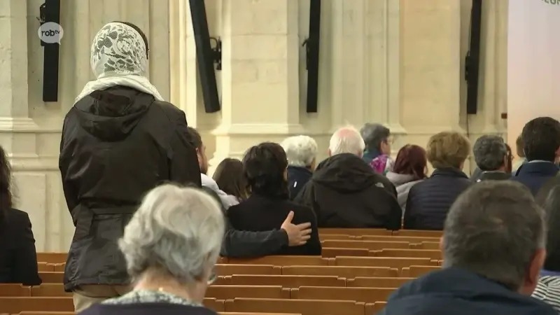 Hoofdafbeelding voor artikel Christenen aanbidden 11 dagen…