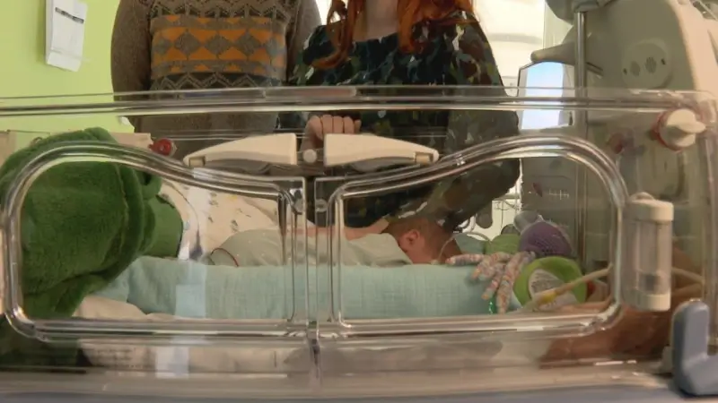 UZ Leuven opent uitzonderlijk de deuren van de afdeling neonatologie voor oud-patiënten en families: "Alles is in positieve zin geëvolueerd"