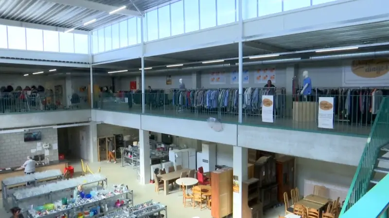 Grote inzamelactie van warme kledij voor dak- en thuislozen