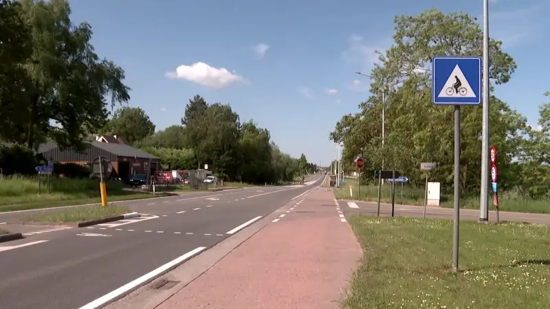 Auto raast met extreme snelheid voorbij politiecontrole op Sint-Truidensesteenweg in Wommersom