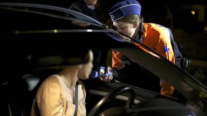 Strengere aanpak tegen rijden onder invloed in onze regio: rijbewijs al kwijt vanaf 0,35 mg/l