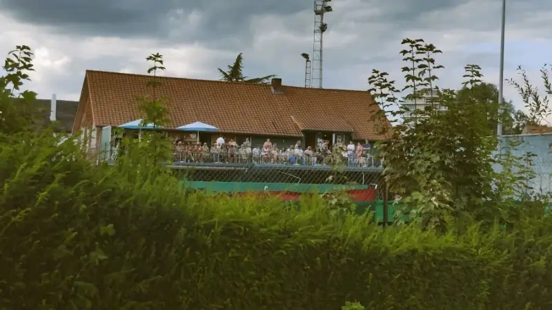 Man van 30 uit Tienen opgepakt na inbraak in Tiense tennisclub: "Alerte burger zag alles gebeuren via camerabeelden"