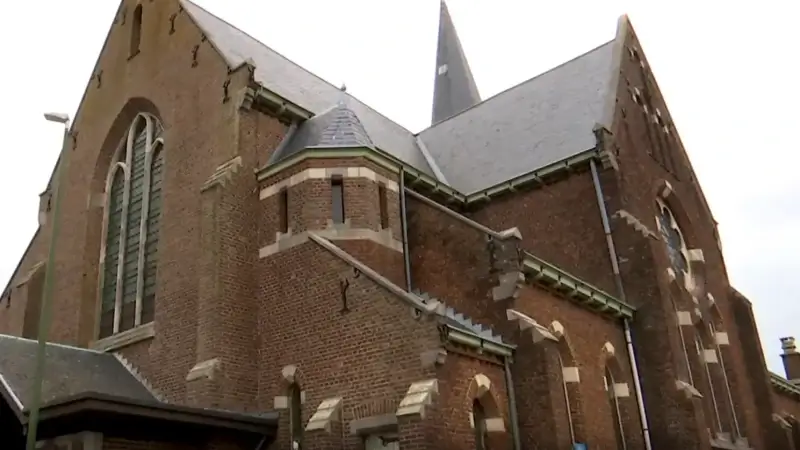 Onderhoud gestart aan kerken in Attenrode, Bunsbeek en Glabbeek